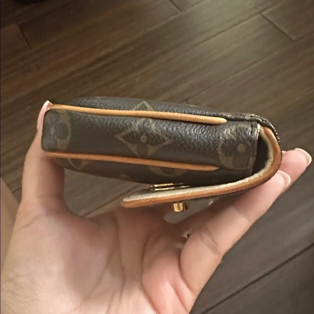 Louis Vuitton Mini Pouch Pochette Key Pouch Turnlock pochette cles LV bag charm - Picture 15 of 17